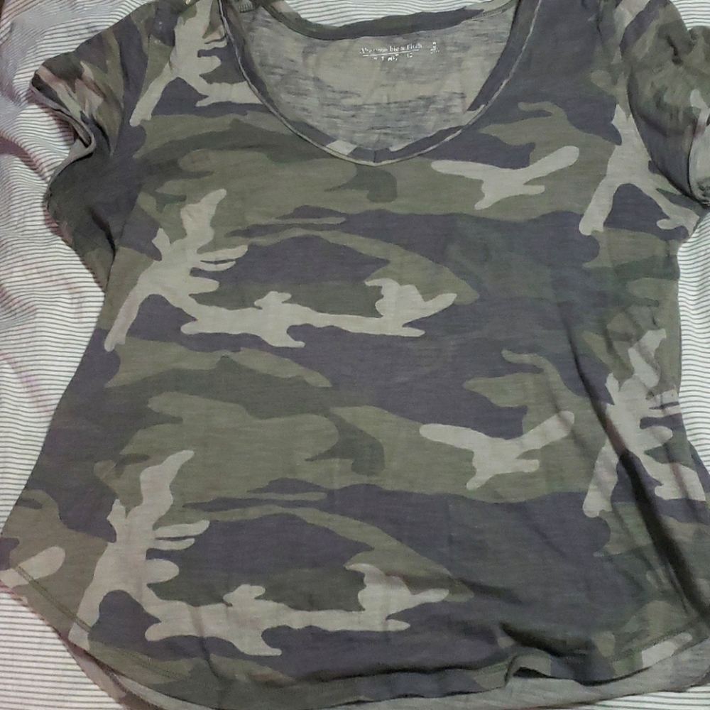 Abercrombie and fitch flowy camo tee